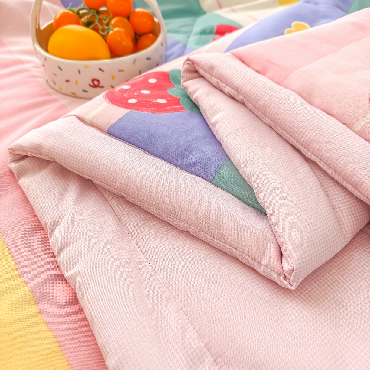 91家纺网 家纺一手货源 找家纺 瑶瑶家居 2026新款A类里外全棉夏凉被四件套-风格一 草莓甜心