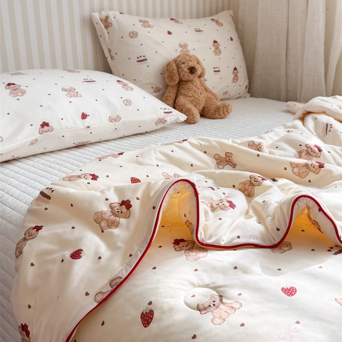 91家纺网 家纺一手货源 找家纺 暖生活 2026新款A类牛奶针织棉夏被被子被芯 草莓小宠