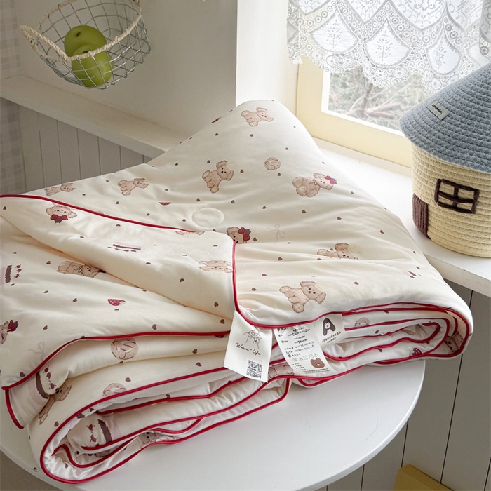 91家纺网 家纺一手货源 找家纺 暖生活 2026新款A类牛奶针织棉夏被被子被芯 草莓小宠