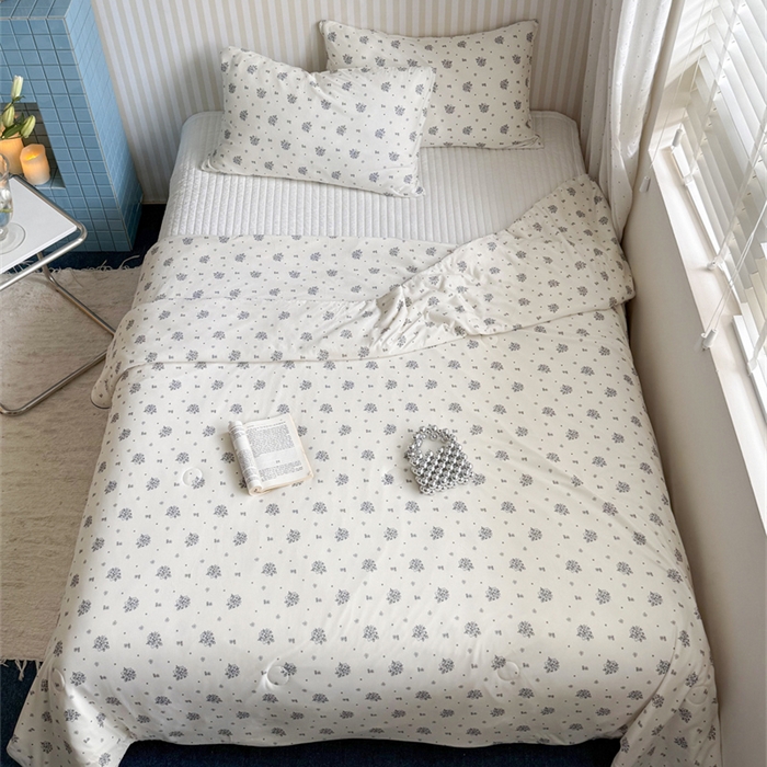 91家纺网 家纺一手货源 找家纺 暖生活 2026新款A类牛奶针织棉夏被被子被芯 白夜蔷薇