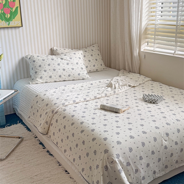 91家纺网 家纺一手货源 找家纺 暖生活 2026新款A类牛奶针织棉夏被被子被芯 白夜蔷薇