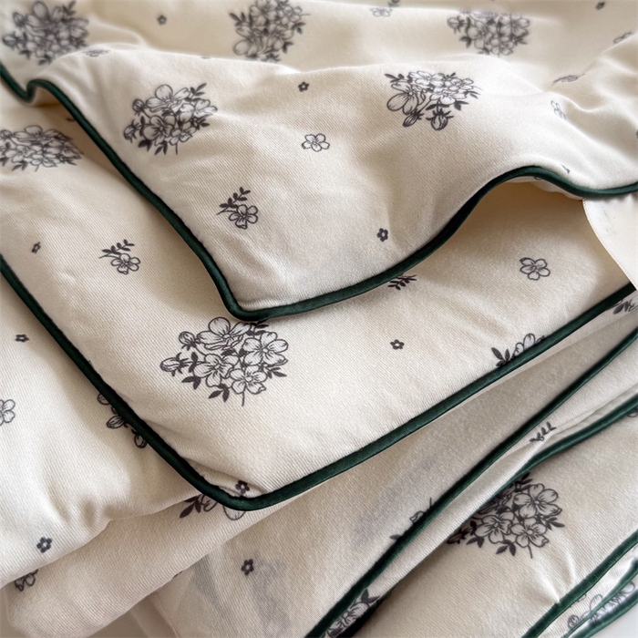 91家纺网 家纺一手货源 找家纺 暖生活 2026新款A类牛奶针织棉夏被被子被芯 白夜蔷薇