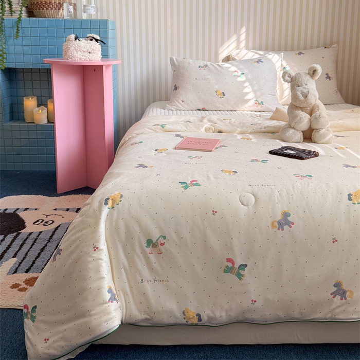 91家纺网 家纺一手货源 找家纺 暖生活 2026新款A类牛奶针织棉夏被被子被芯 缤纷小马