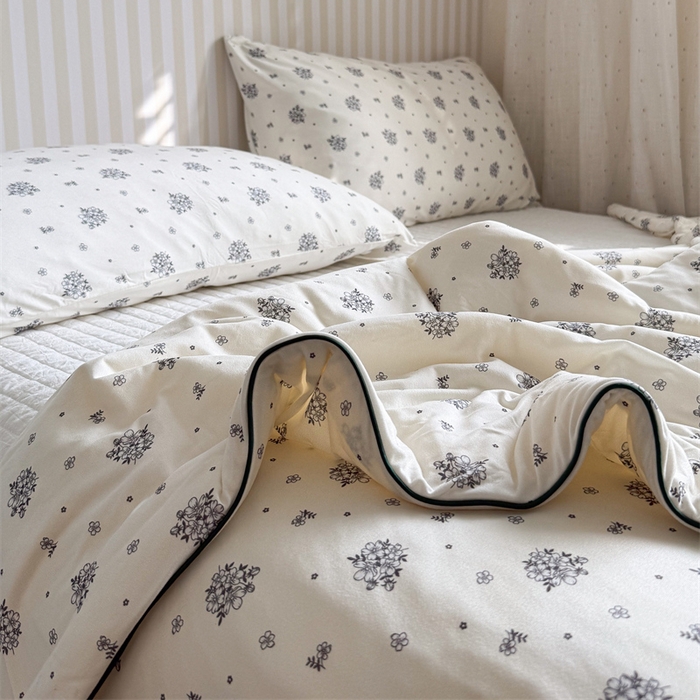 91家纺网 家纺一手货源 找家纺 暖生活 2026新款A类牛奶针织棉夏被被子被芯 白夜蔷薇