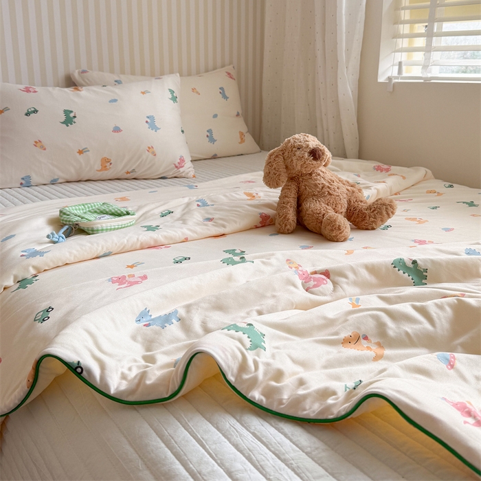 91家纺网 家纺一手货源 找家纺 暖生活 2026新款A类牛奶针织棉夏被被子被芯 宇宙恐龙