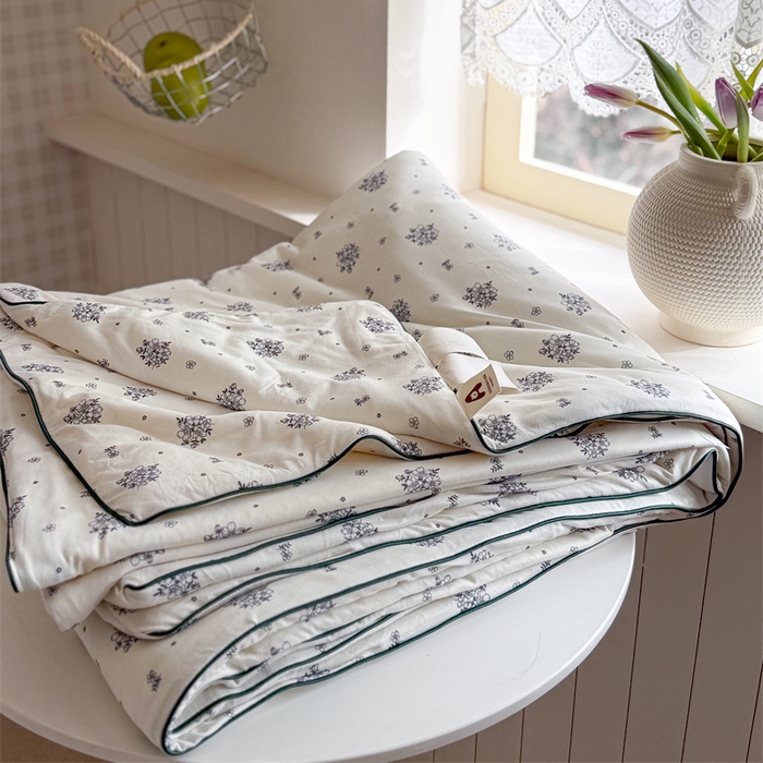 91家纺网 家纺一手货源 找家纺 暖生活 2026新款A类牛奶针织棉夏被被子被芯 白夜蔷薇