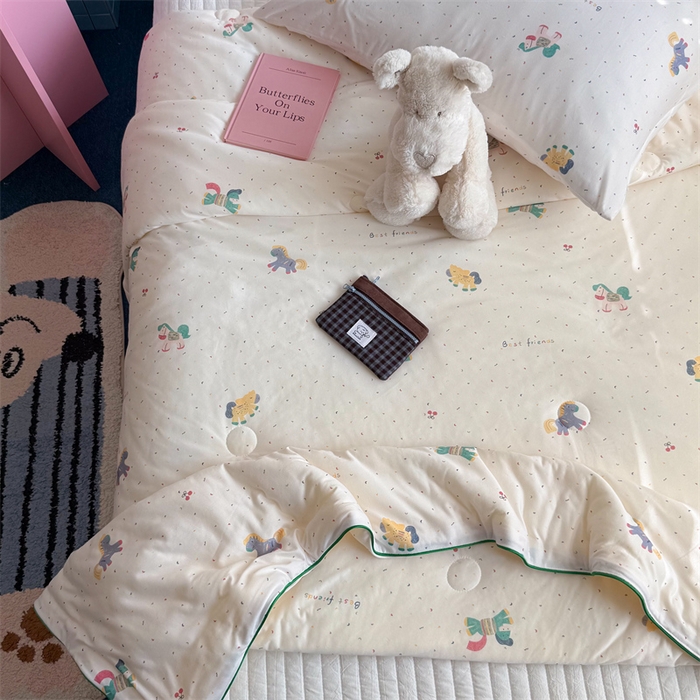 91家纺网 家纺一手货源 找家纺 暖生活 2026新款A类牛奶针织棉夏被被子被芯 缤纷小马