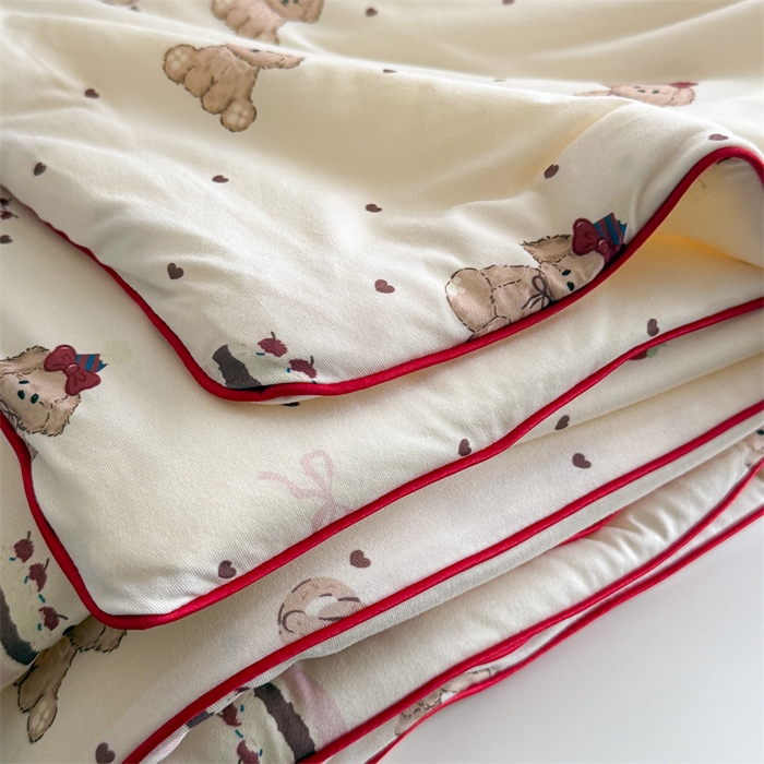 91家纺网 家纺一手货源 找家纺 暖生活 2026新款A类牛奶针织棉夏被被子被芯 草莓小宠