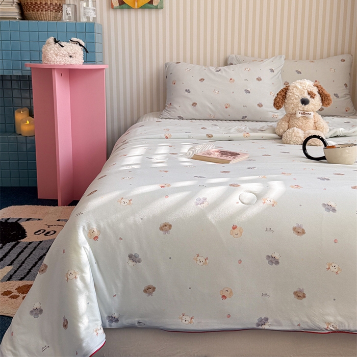 91家纺网 家纺一手货源 找家纺 暖生活 2026新款A类牛奶针织棉夏被被子被芯 小小狗