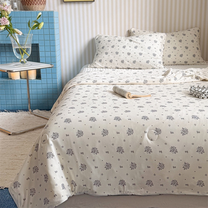 91家纺网 家纺一手货源 找家纺 暖生活 2026新款A类牛奶针织棉夏被被子被芯 白夜蔷薇