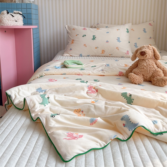 91家纺网 家纺一手货源 找家纺 暖生活 2026新款A类牛奶针织棉夏被被子被芯 宇宙恐龙