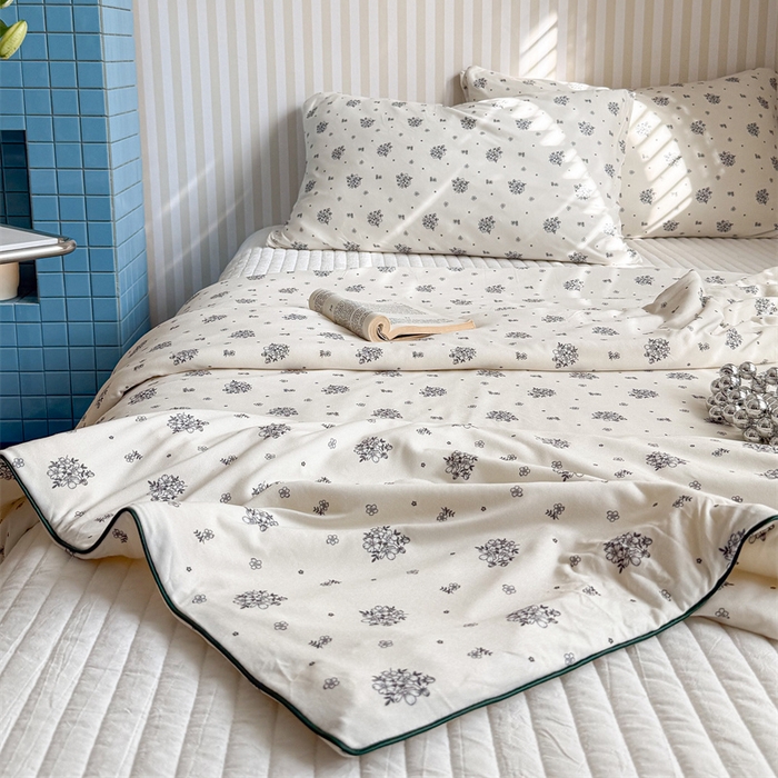 91家纺网 家纺一手货源 找家纺 暖生活 2026新款A类牛奶针织棉夏被被子被芯 白夜蔷薇