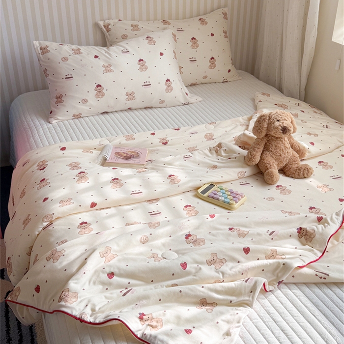 91家纺网 家纺一手货源 找家纺 暖生活 2026新款A类牛奶针织棉夏被被子被芯 草莓小宠