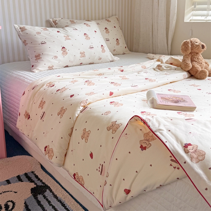 91家纺网 家纺一手货源 找家纺 暖生活 2026新款A类牛奶针织棉夏被被子被芯 草莓小宠