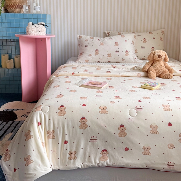 91家纺网 家纺一手货源 找家纺 暖生活 2026新款A类牛奶针织棉夏被被子被芯 草莓小宠