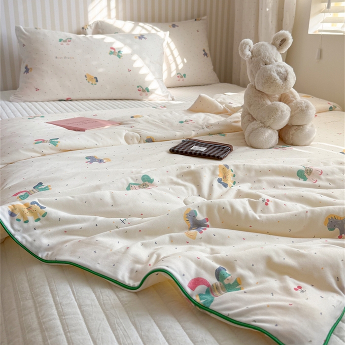 91家纺网 家纺一手货源 找家纺 暖生活 2026新款A类牛奶针织棉夏被被子被芯 缤纷小马