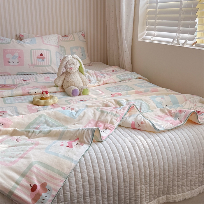 91家纺网 家纺一手货源 找家纺 暖生活 2026新款A类牛奶针织棉夏被被子被芯 小兔拼图