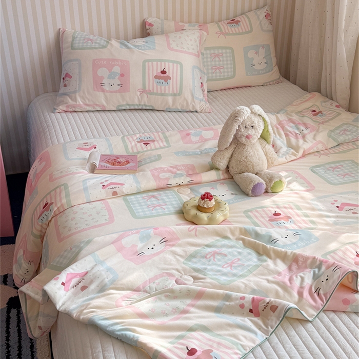 91家纺网 家纺一手货源 找家纺 暖生活 2026新款A类牛奶针织棉夏被被子被芯 小兔拼图