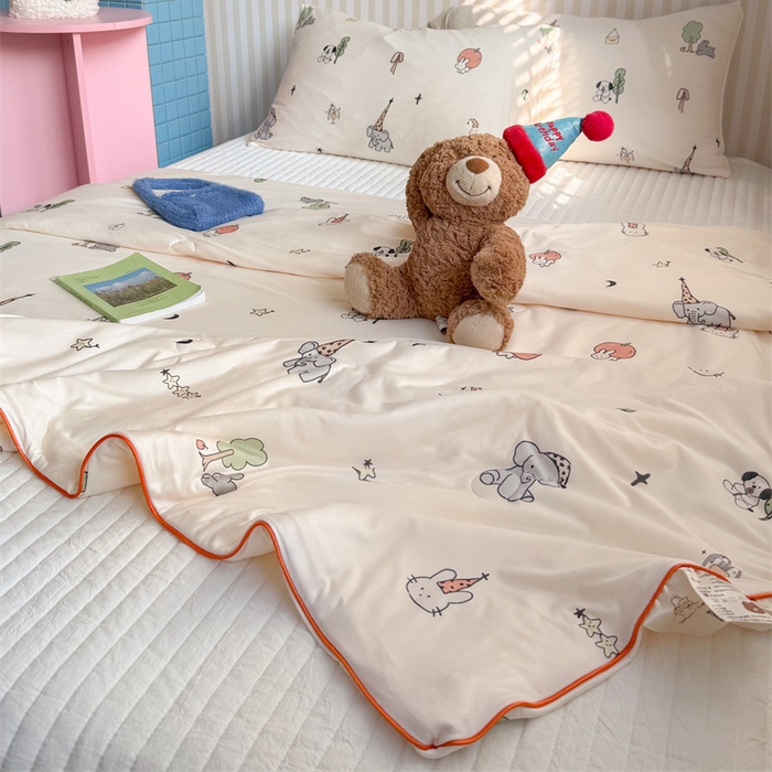 91家纺网 家纺一手货源 找家纺 暖生活 2026新款A类牛奶针织棉夏被被子被芯 月光森林