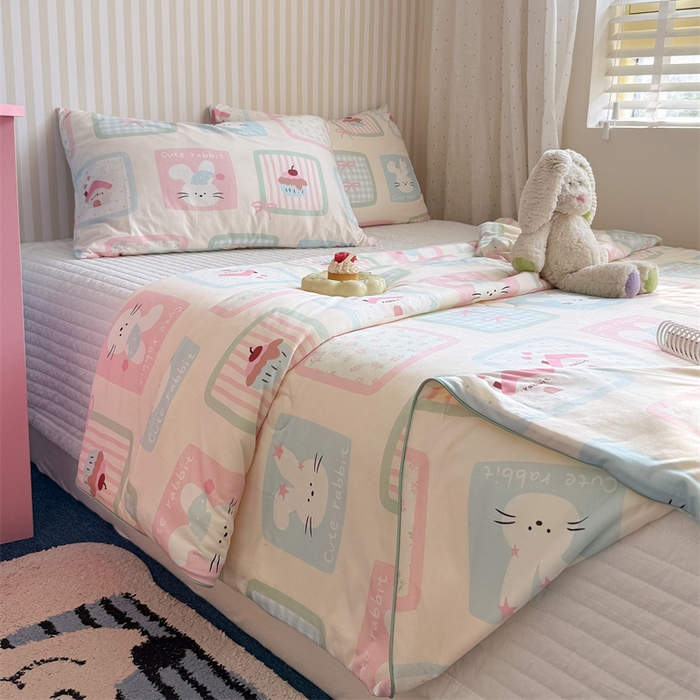 91家纺网 家纺一手货源 找家纺 暖生活 2026新款A类牛奶针织棉夏被被子被芯 小兔拼图