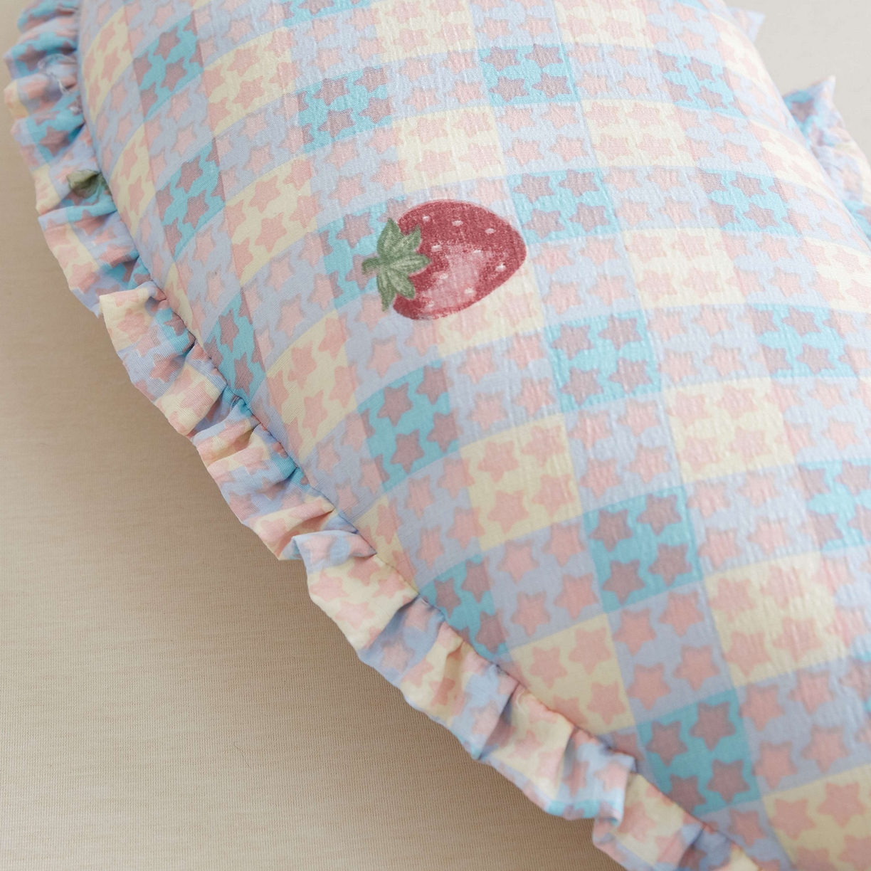 91家纺网 家纺一手货源 找家纺 小桃姐家纺 2026新款可拆洗多功能舒睡月亮抱抱枕夹腿抱枕孕妇枕新生儿安抚枕头 草莓格