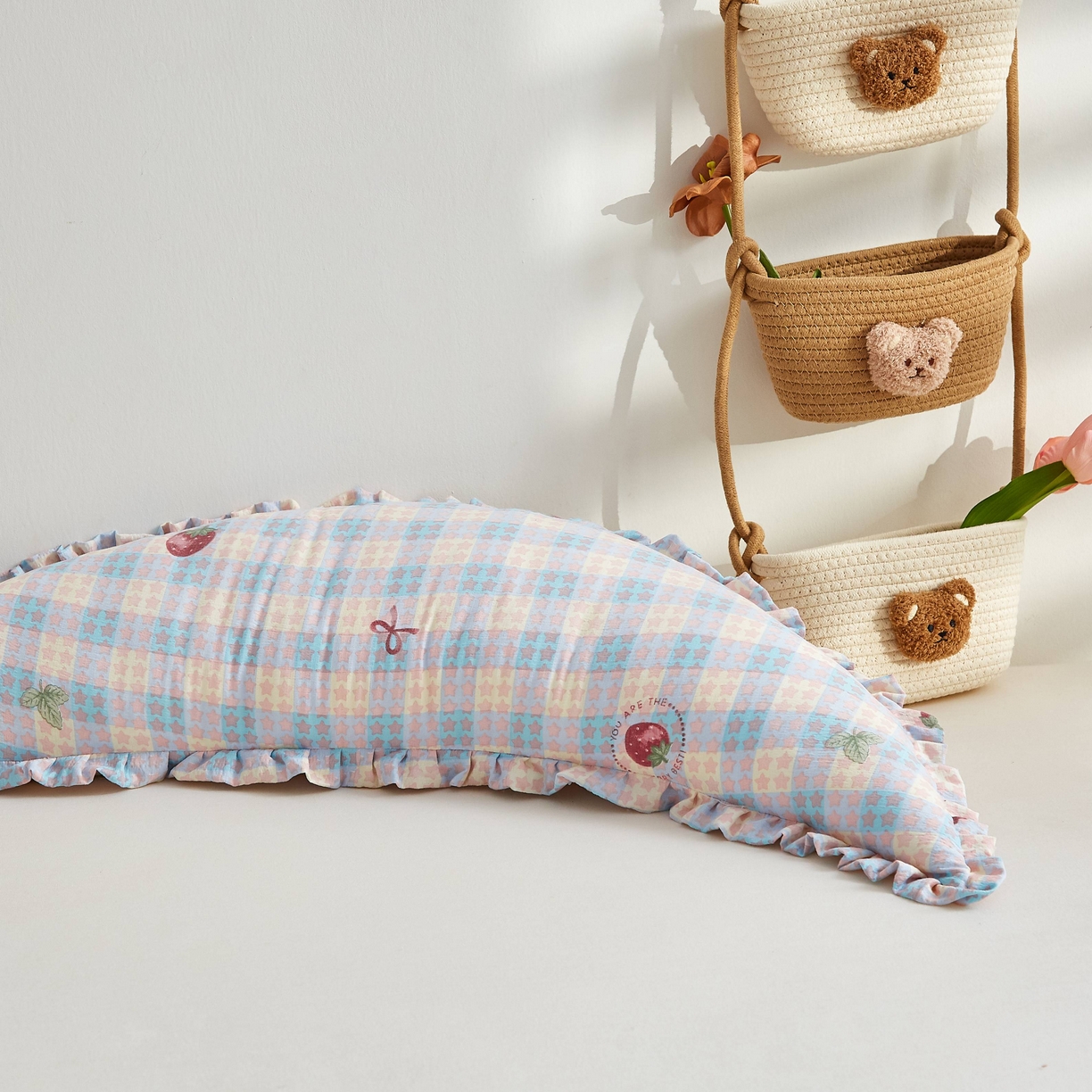 91家纺网 家纺一手货源 找家纺 小桃姐家纺 2026新款可拆洗多功能舒睡月亮抱抱枕夹腿抱枕孕妇枕新生儿安抚枕头 草莓格