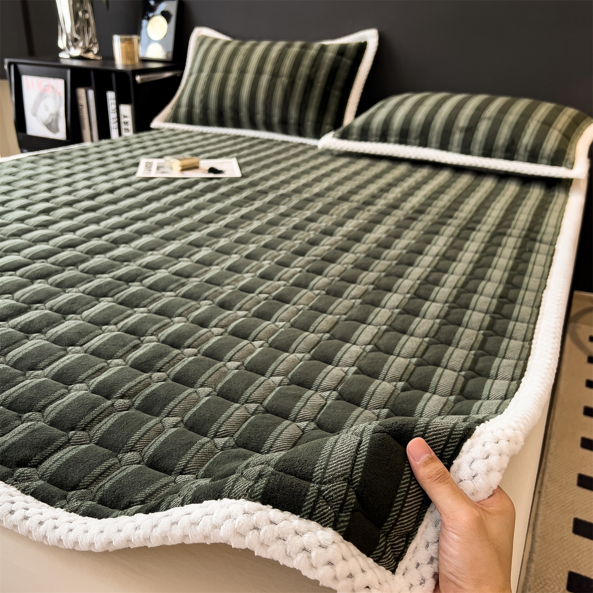 91家纺网 家纺一手货源 找家纺 布凡家居 2026新款A类230克高克重牛奶绒床褥 墨绿格