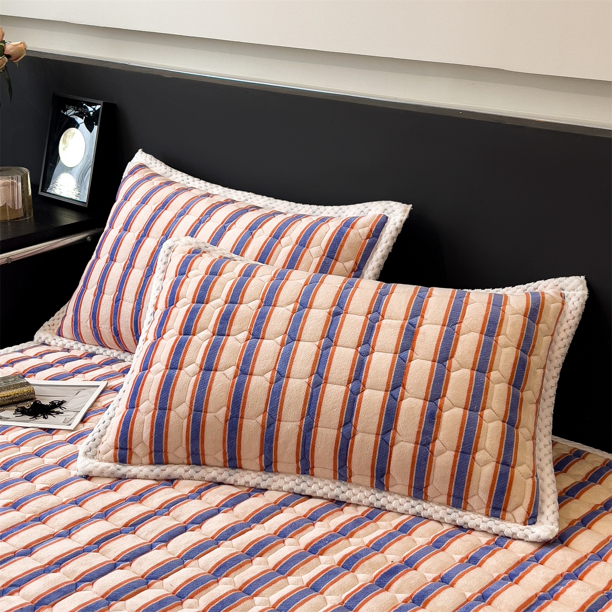 91家纺网 家纺一手货源 找家纺 布凡家居 2026新款A类230克高克重牛奶绒床褥 彩虹条纹