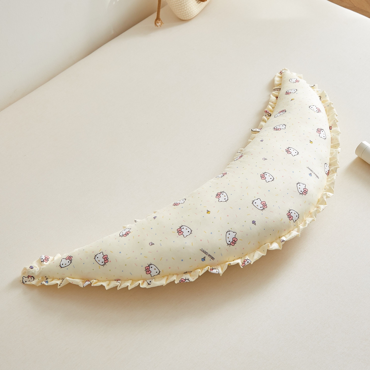 91家纺网 家纺一手货源 找家纺 小桃姐家纺 2026新款可拆洗多功能舒睡月亮抱抱枕夹腿抱枕孕妇枕新生儿安抚枕头 奶酪Kitty