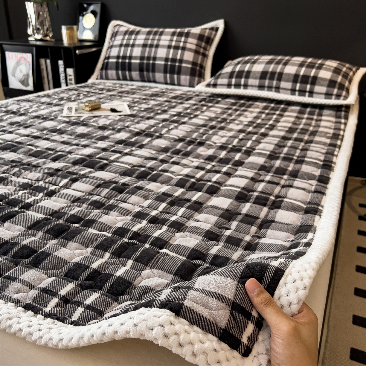 布凡家居 2026新款A类230克高克重牛奶绒床褥 灰白格