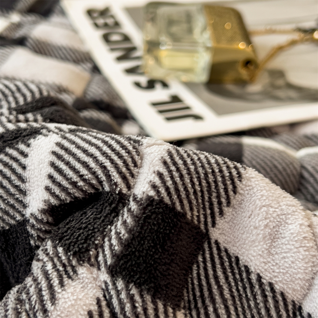 91家纺网 家纺一手货源 找家纺 布凡家居 2026新款A类230克高克重牛奶绒床褥 灰白格