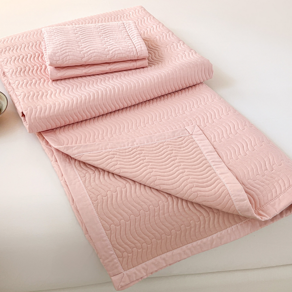 91家纺网 家纺一手货源 找家纺 （总）梦精灵家纺 2026新款纯色全棉床盖单件纯棉绗缝夹棉床单 四季通用榻榻米防滑学生宿舍单人床盖枕套