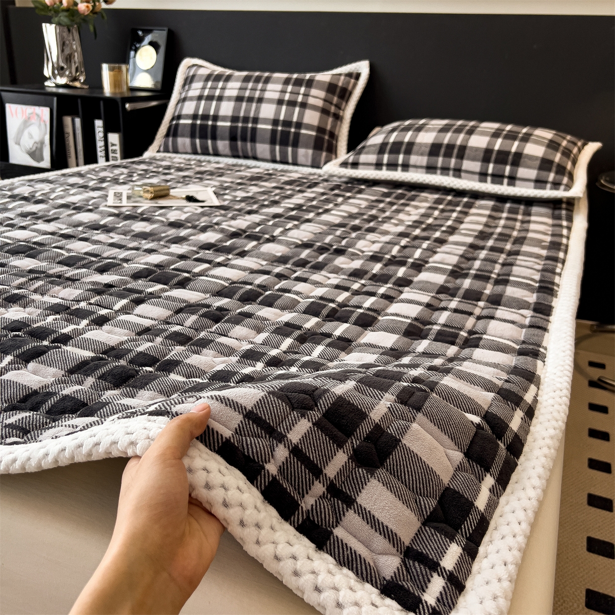 91家纺网 家纺一手货源 找家纺 布凡家居 2026新款A类230克高克重牛奶绒床褥 灰白格