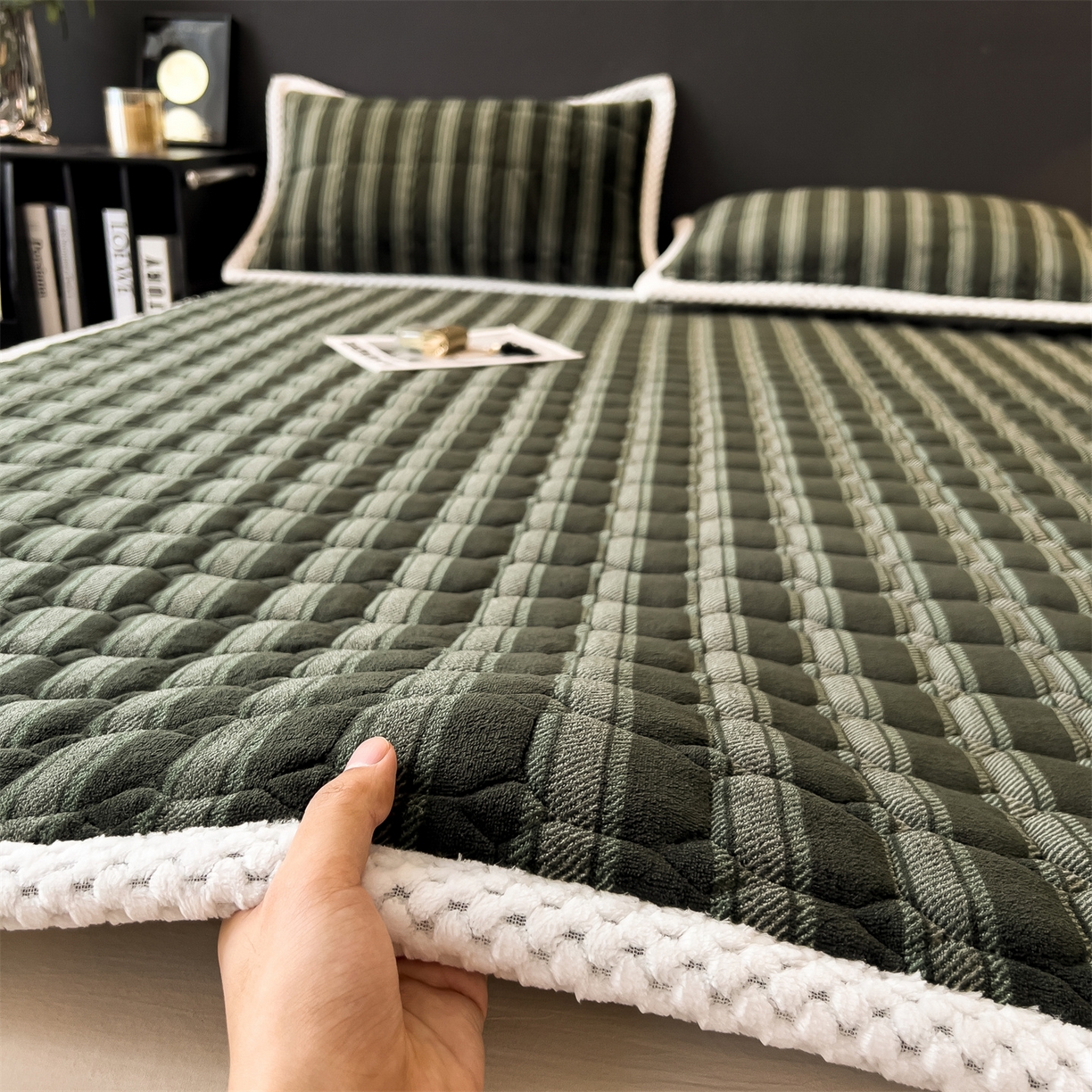 91家纺网 家纺一手货源 找家纺 布凡家居 2026新款A类230克高克重牛奶绒床褥 墨绿格