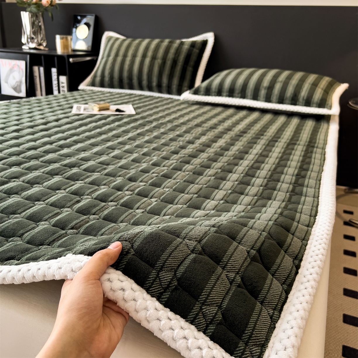 91家纺网 家纺一手货源 找家纺 布凡家居 2026新款A类230克高克重牛奶绒床褥 墨绿格