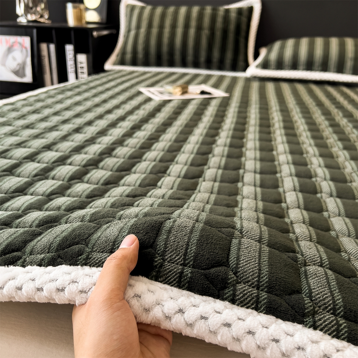 91家纺网 家纺一手货源 找家纺 布凡家居 2026新款A类230克高克重牛奶绒床褥 墨绿格