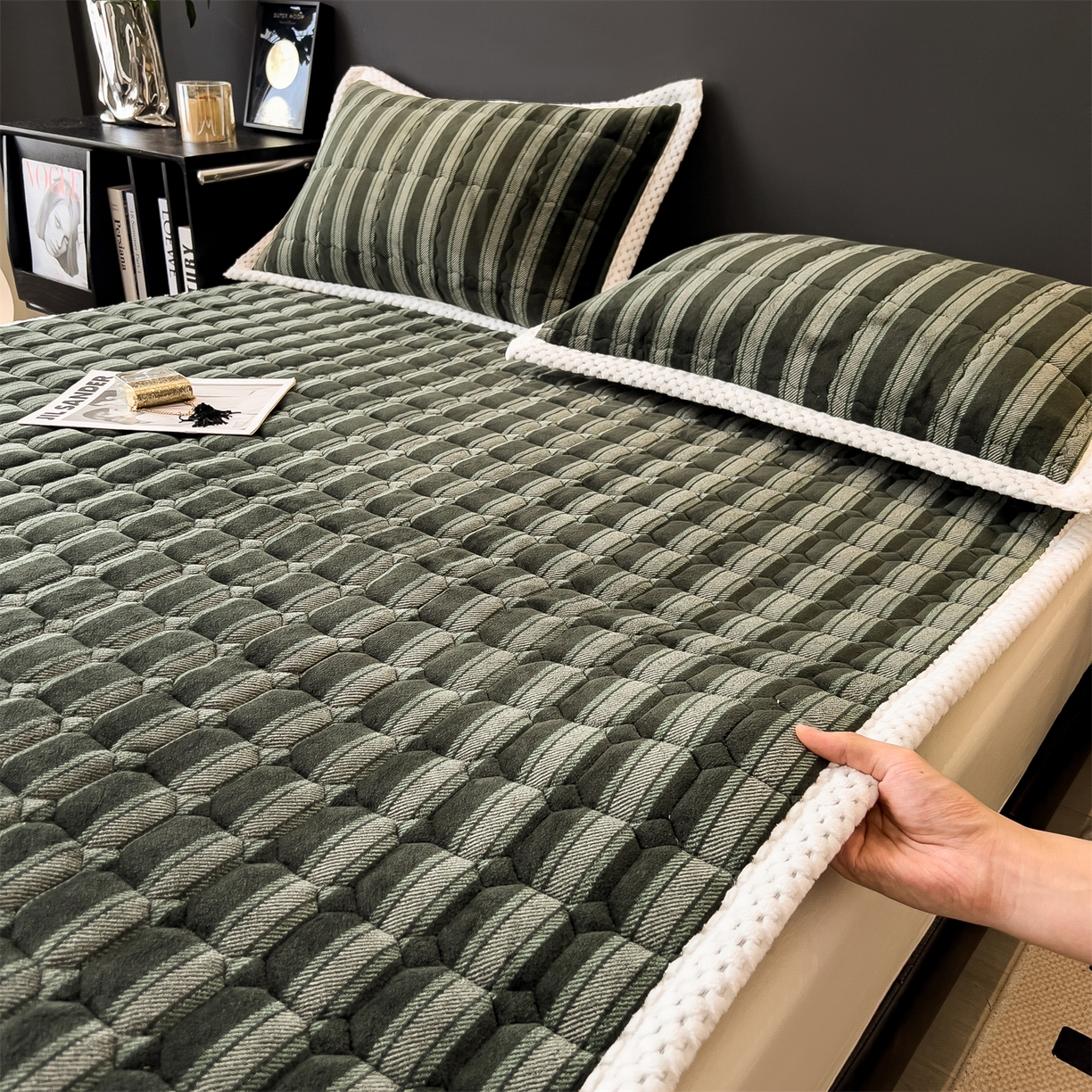 91家纺网 家纺一手货源 找家纺 布凡家居 2026新款A类230克高克重牛奶绒床褥 墨绿格