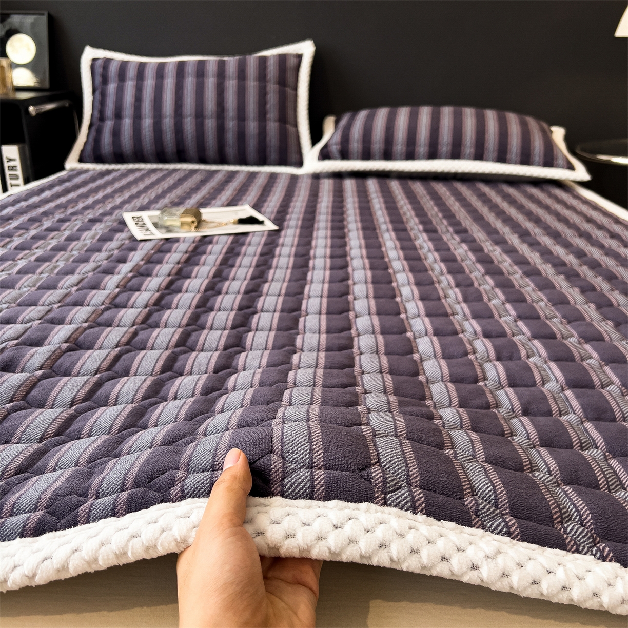 91家纺网 家纺一手货源 找家纺 布凡家居 2026新款A类230克高克重牛奶绒床褥 雅紫格