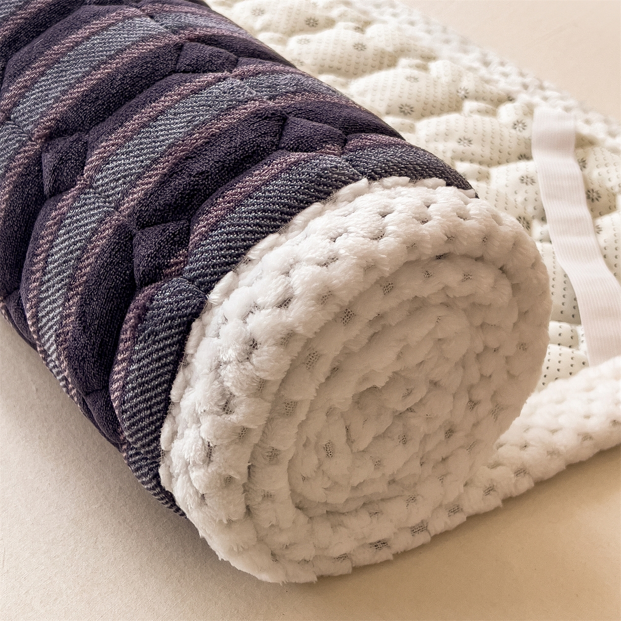 91家纺网 家纺一手货源 找家纺 布凡家居 2026新款A类230克高克重牛奶绒床褥 雅紫格