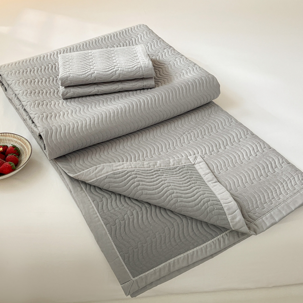 91家纺网 家纺一手货源 找家纺 梦精灵家纺 2026新款纯色全棉床盖单件纯棉绗缝夹棉床单 四季通用榻榻米防滑学生宿舍单人床盖枕套 素境-灰