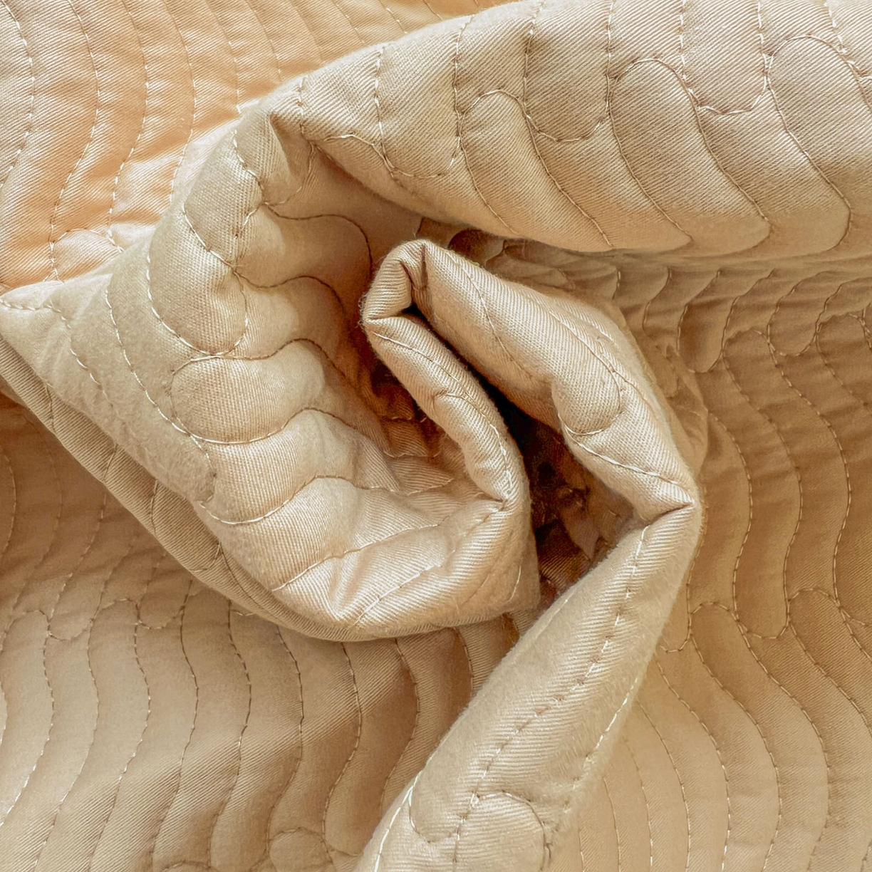 91家纺网 家纺一手货源 找家纺 梦精灵家纺 2026新款纯色全棉床盖单件纯棉绗缝夹棉床单 四季通用榻榻米防滑学生宿舍单人床盖枕套 素境-咖