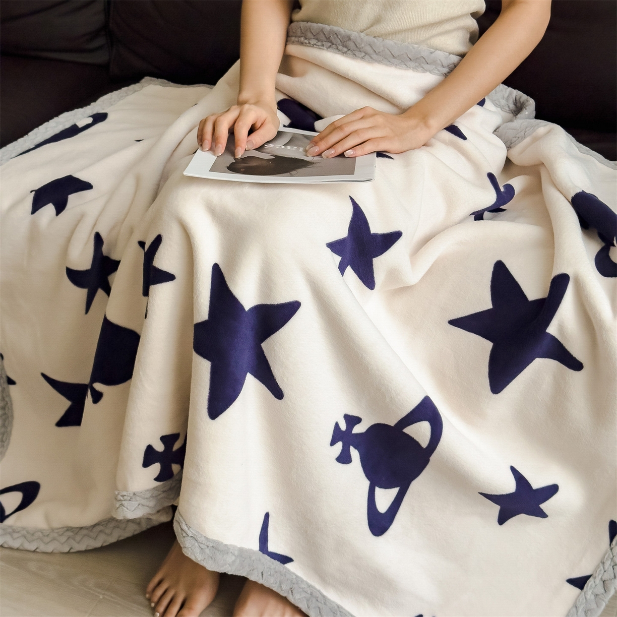 91家纺网 家纺一手货源 找家纺 （总）布凡家居 2026新款多功能中古无印风牛奶绒披肩毯毯子毛毯