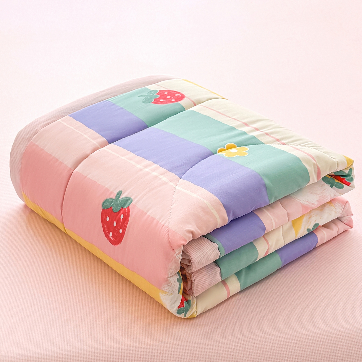 91家纺网 家纺一手货源 找家纺 瑶瑶家居 2026新款A类里外全棉夏凉被四件套-风格二 草莓甜心