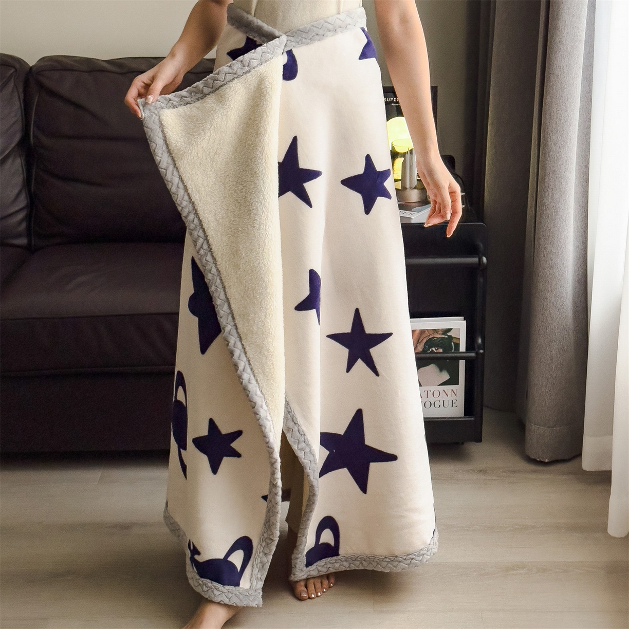 91家纺网 家纺一手货源 找家纺 布凡家居 2026新款多功能中古无印风牛奶绒披肩毯毯子毛毯 星轨漫眠