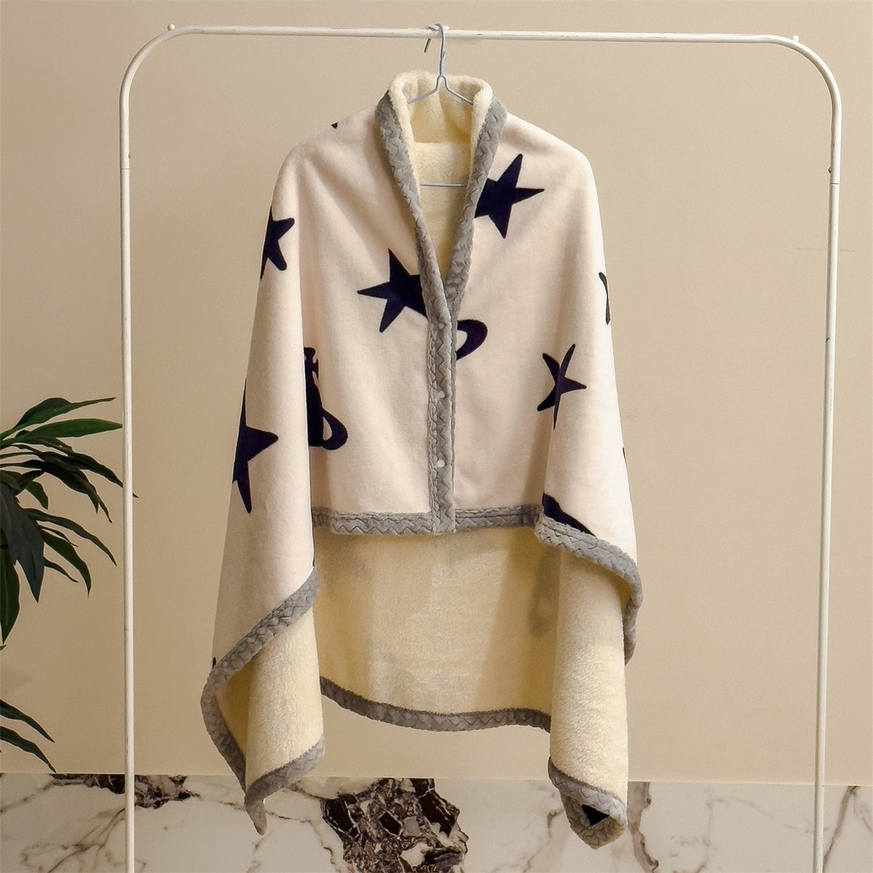 91家纺网 家纺一手货源 找家纺 布凡家居 2026新款多功能中古无印风牛奶绒披肩毯毯子毛毯 星轨漫眠