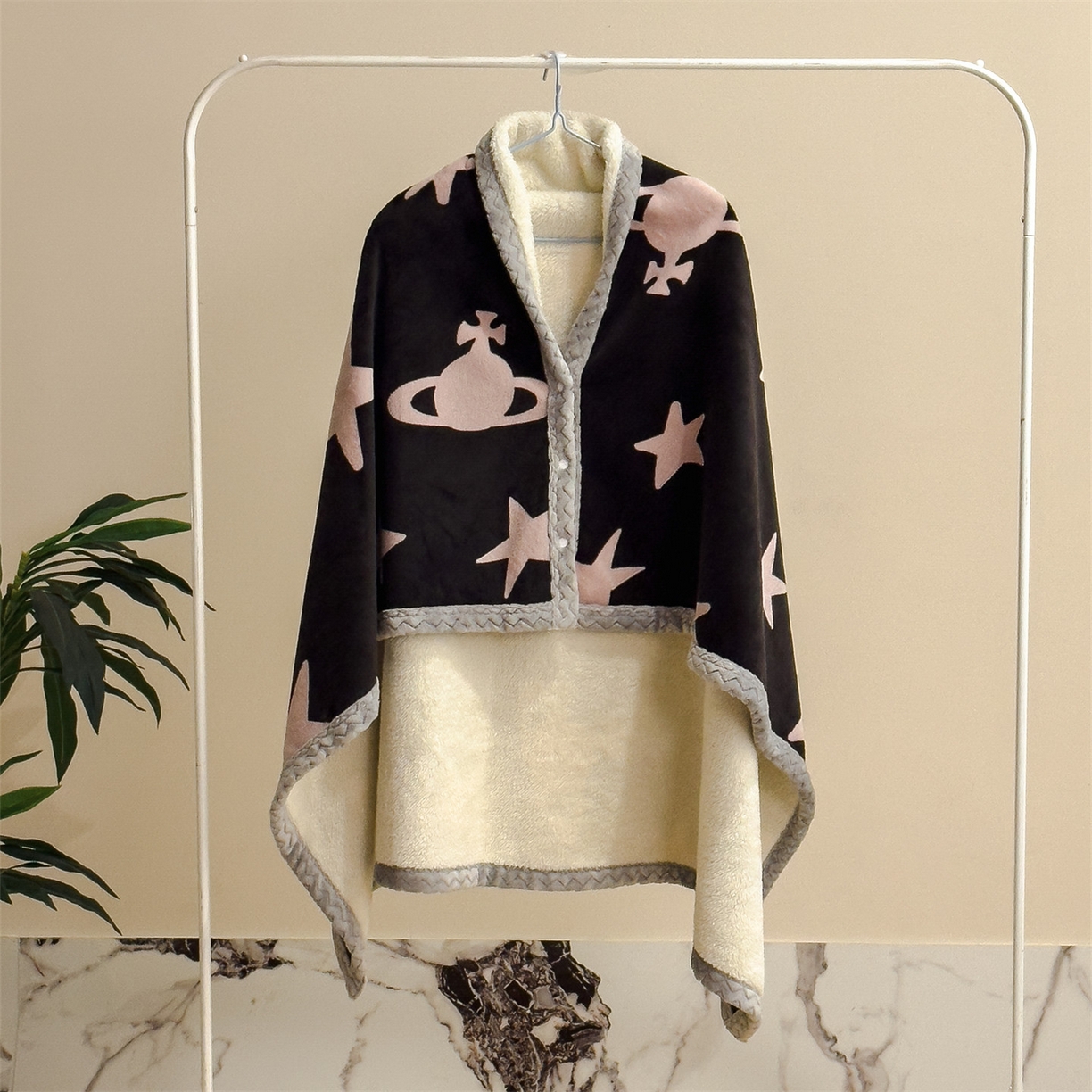 91家纺网 家纺一手货源 找家纺 布凡家居 2026新款多功能中古无印风牛奶绒披肩毯毯子毛毯 星梦粉境