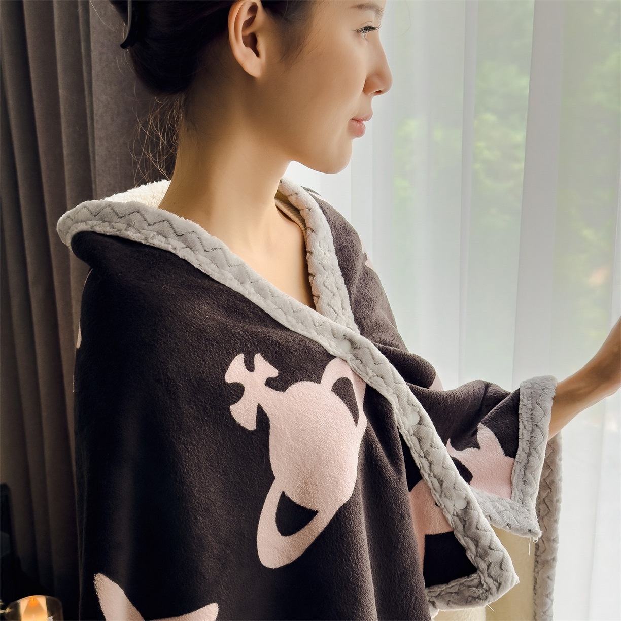 91家纺网 家纺一手货源 找家纺 布凡家居 2026新款多功能中古无印风牛奶绒披肩毯毯子毛毯 星梦粉境