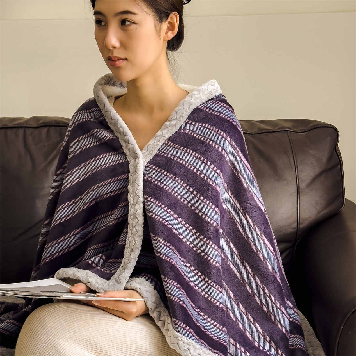 91家纺网 家纺一手货源 找家纺 布凡家居 2026新款多功能中古无印风牛奶绒披肩毯毯子毛毯 紫韵条纹