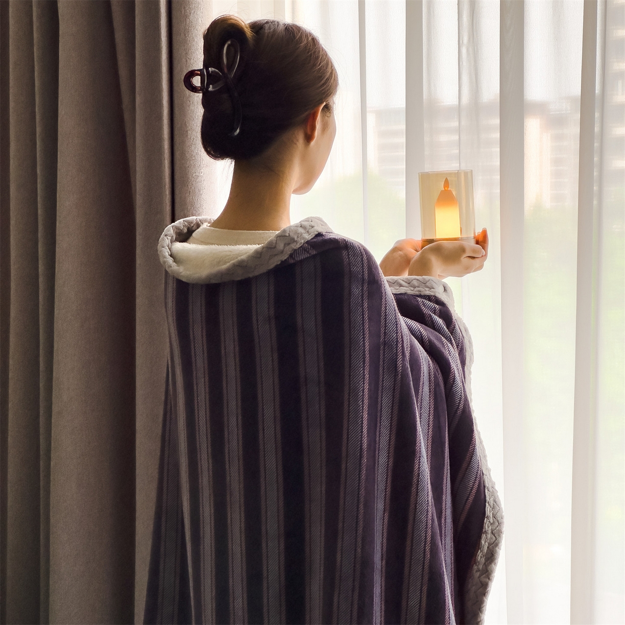 91家纺网 家纺一手货源 找家纺 布凡家居 2026新款多功能中古无印风牛奶绒披肩毯毯子毛毯 紫韵条纹