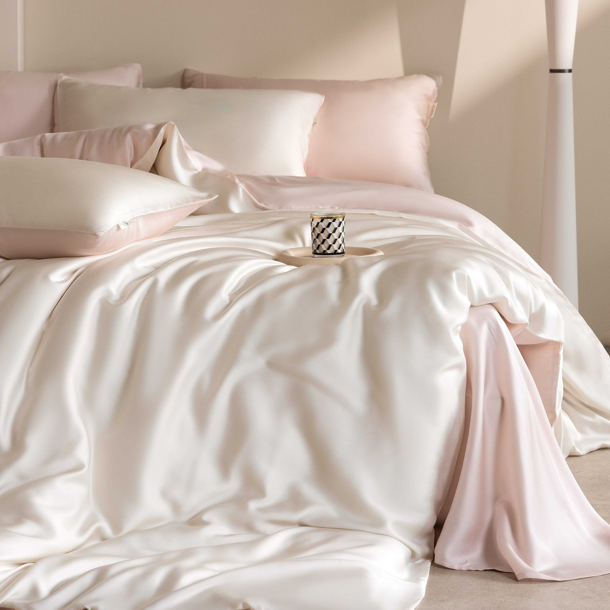 91家纺网 家纺一手货源 找家纺 佳汐蓝家纺 2026新款60s莱赛尔天丝四件套丝颜悦色系列 杏云粉